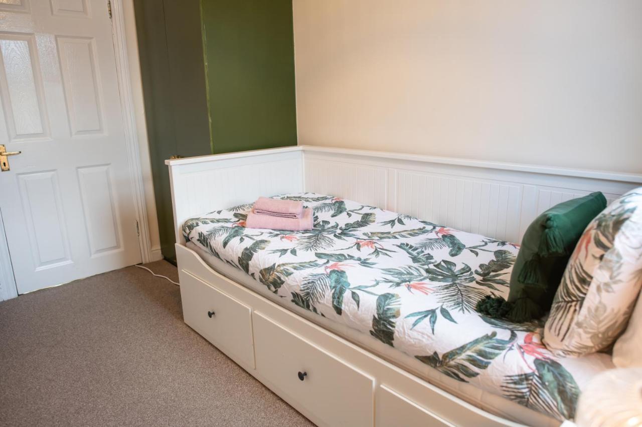 4 Bedroom Flat With High Speed Wi-Fi In North Acton, Ealing, West Londres Exterior foto