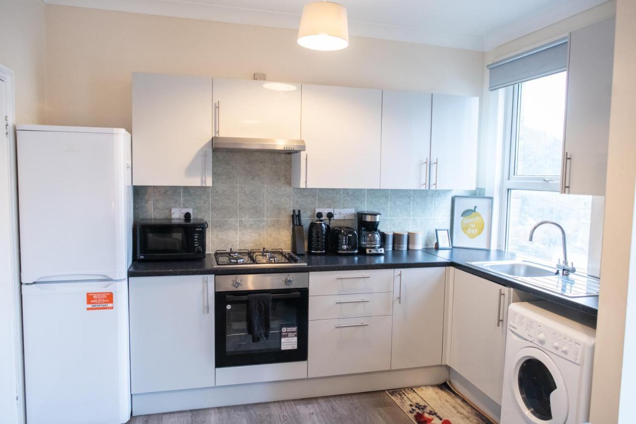 4 Bedroom Flat With High Speed Wi-Fi In North Acton, Ealing, West Londres Exterior foto