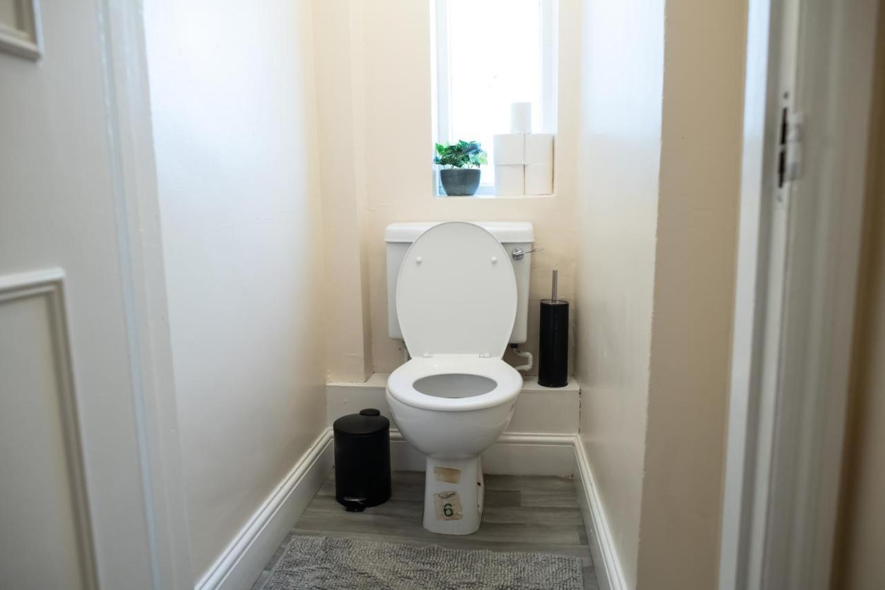 4 Bedroom Flat With High Speed Wi-Fi In North Acton, Ealing, West Londres Exterior foto