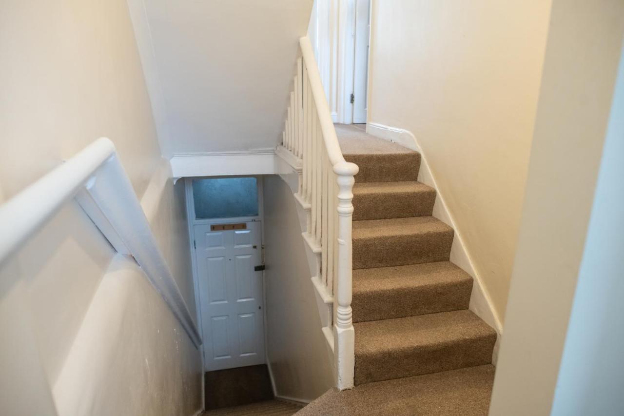4 Bedroom Flat With High Speed Wi-Fi In North Acton, Ealing, West Londres Exterior foto