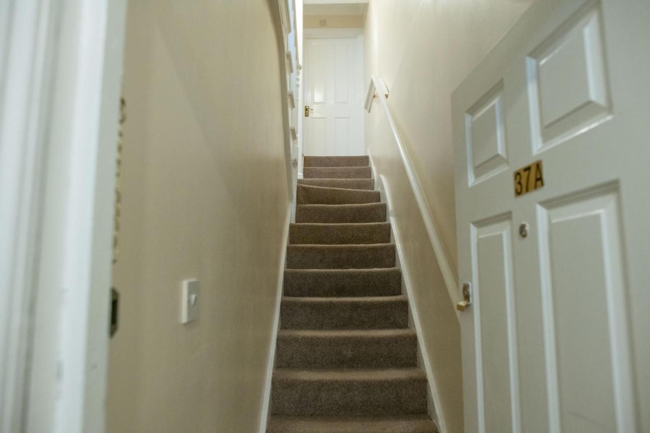 4 Bedroom Flat With High Speed Wi-Fi In North Acton, Ealing, West Londres Exterior foto