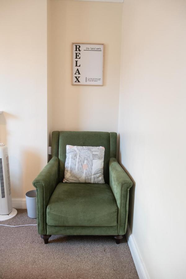 4 Bedroom Flat With High Speed Wi-Fi In North Acton, Ealing, West Londres Exterior foto