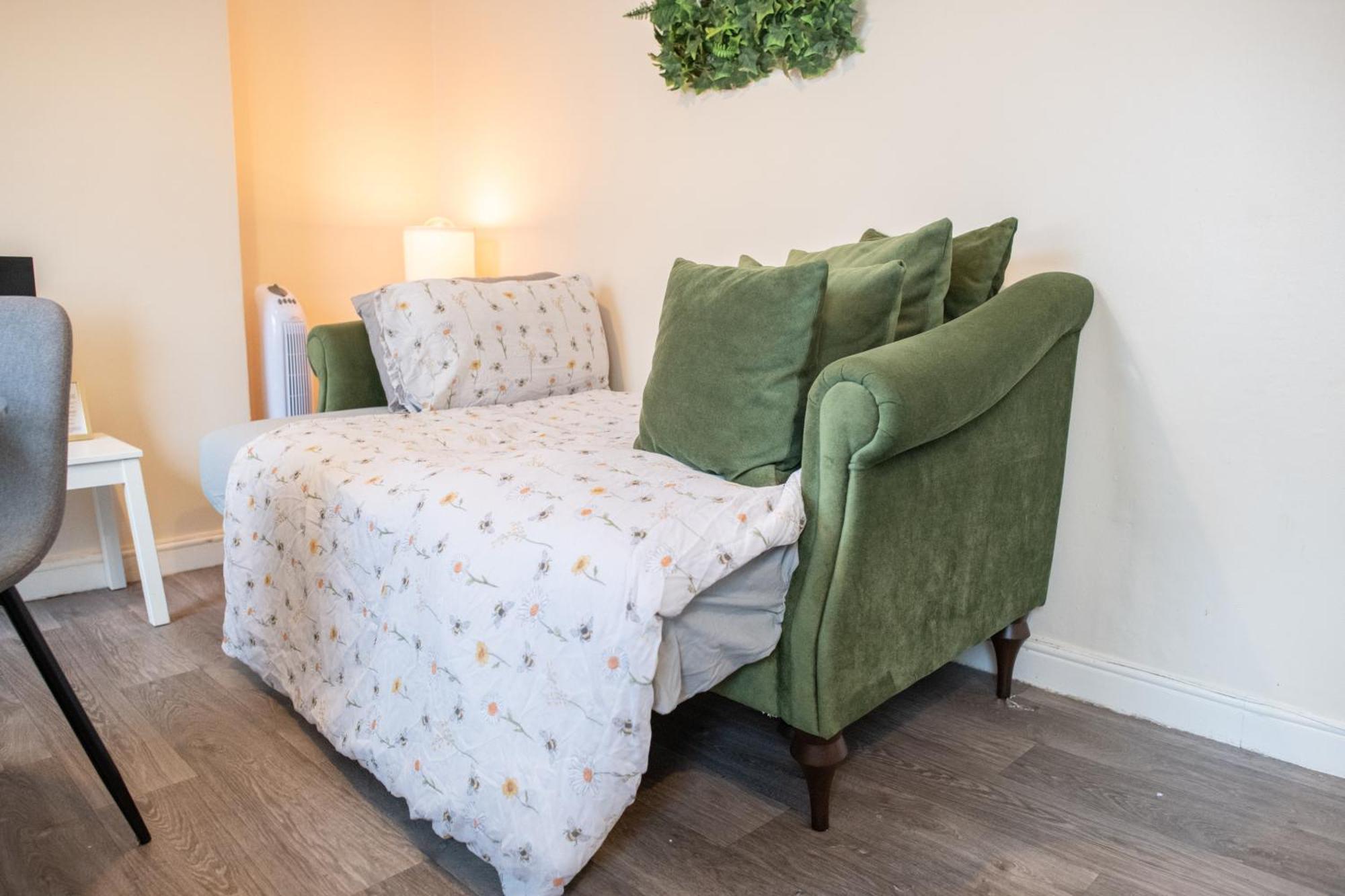 4 Bedroom Flat With High Speed Wi-Fi In North Acton, Ealing, West Londres Exterior foto