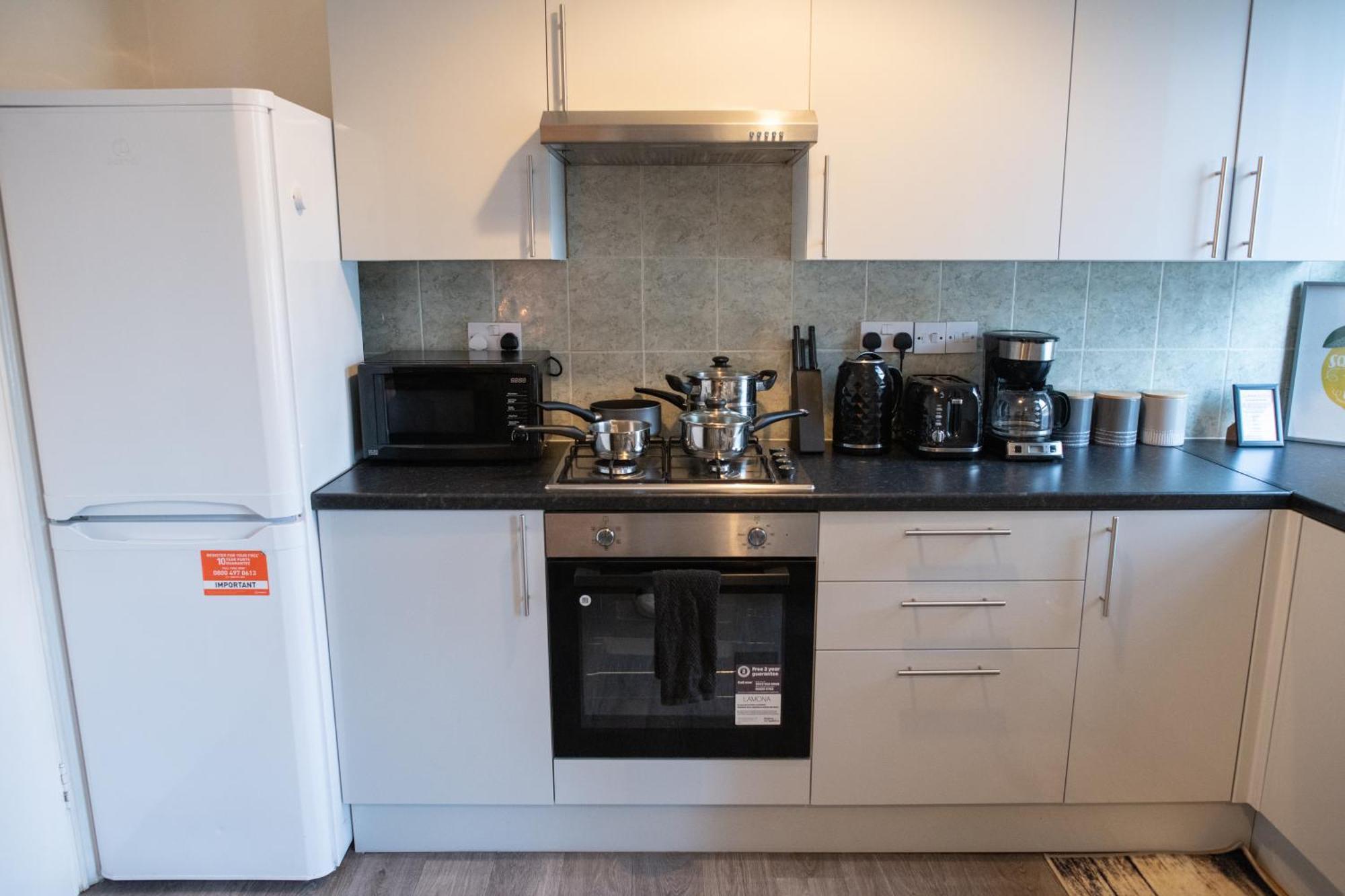4 Bedroom Flat With High Speed Wi-Fi In North Acton, Ealing, West Londres Exterior foto