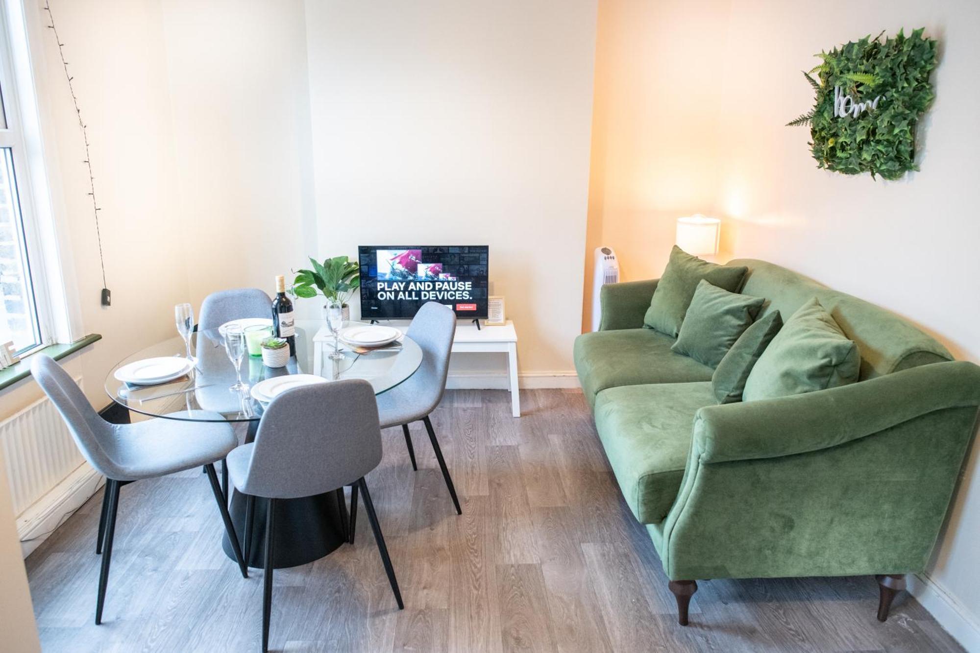 4 Bedroom Flat With High Speed Wi-Fi In North Acton, Ealing, West Londres Exterior foto