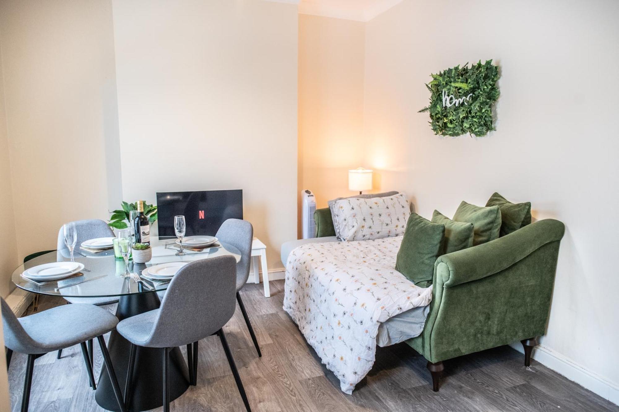 4 Bedroom Flat With High Speed Wi-Fi In North Acton, Ealing, West Londres Exterior foto